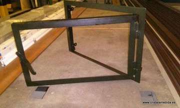 Instalar una puerta de hierro para chimenea. - CRISTAL A MEDIDA